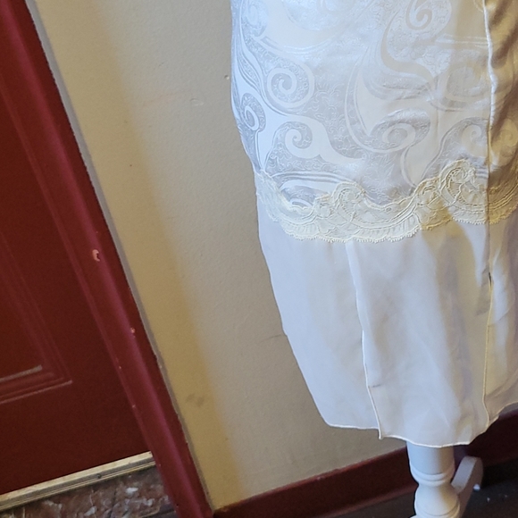 NATORI- Bloomingdales Chemise Size Large - Picture 7 of 13